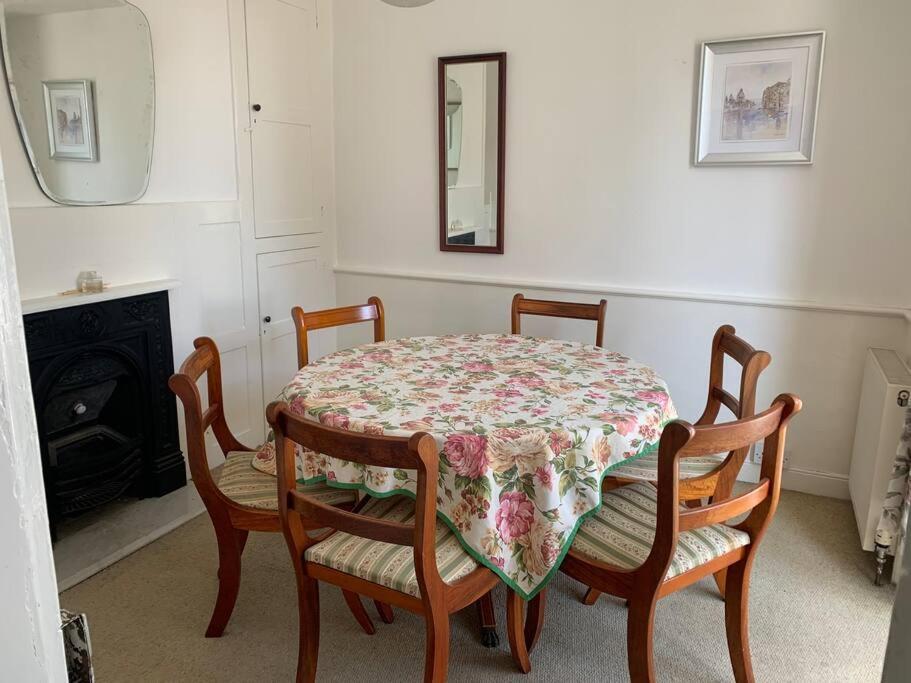 Vine - * Sandgate